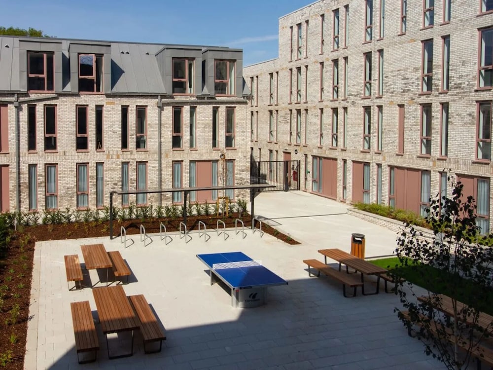Alma Court