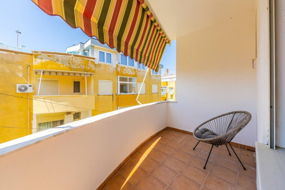 Sunny Balcony Stay Walk to Golem Beach