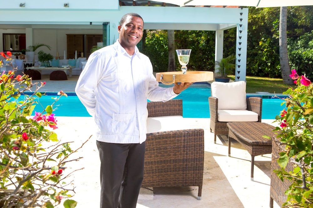 Oceanview Lux Villa - With Eden Roc Club Access view 2
