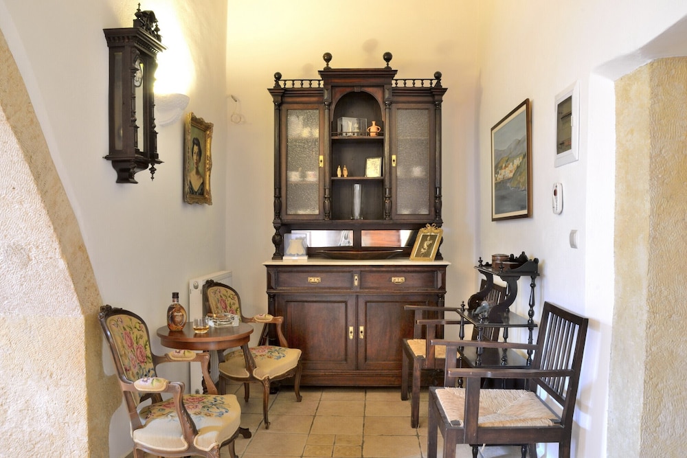 Mylo Villa
