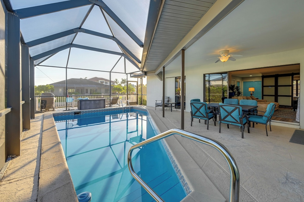 Walk to the Beach! Canal-front Marco Island Home