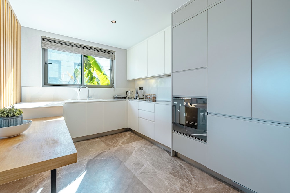 3-Bedroom Beachfront Villa with Hotel Amenities