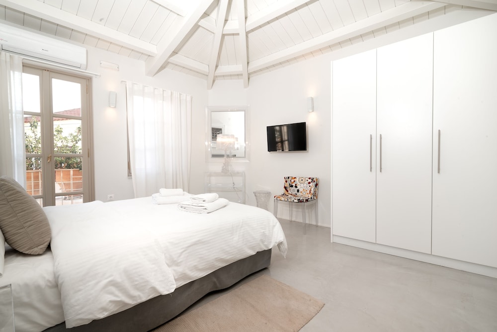 Acropolis Suites