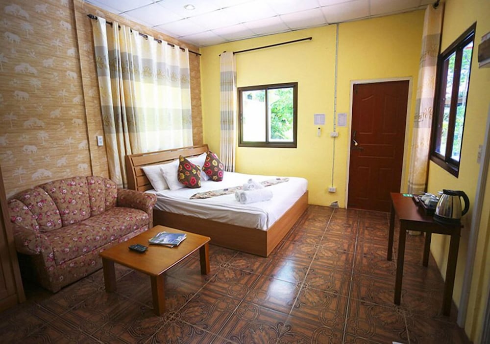 Phalaburi Resort by dreamhouse