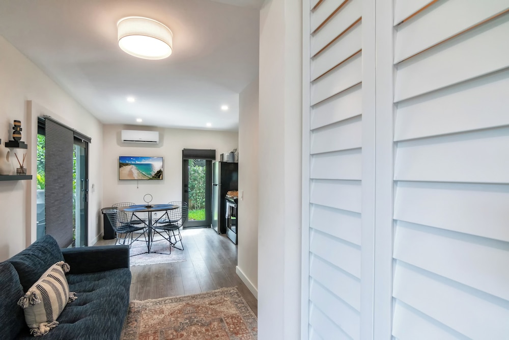 5BR Sleeps 14 w/ In-law Suite & Bbq!