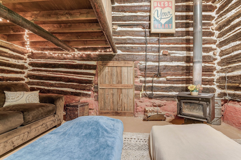 12 Mi to Staunton River State Park: Off-grid Cabin