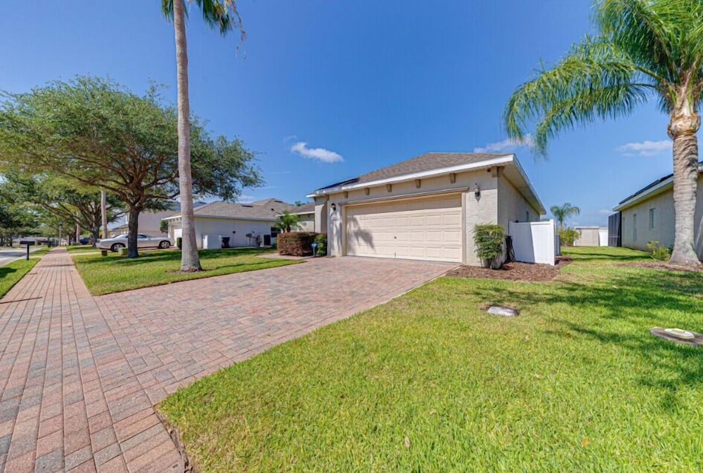 Elegant 4Br Retreat W/ Stylish Interior & Kitchen