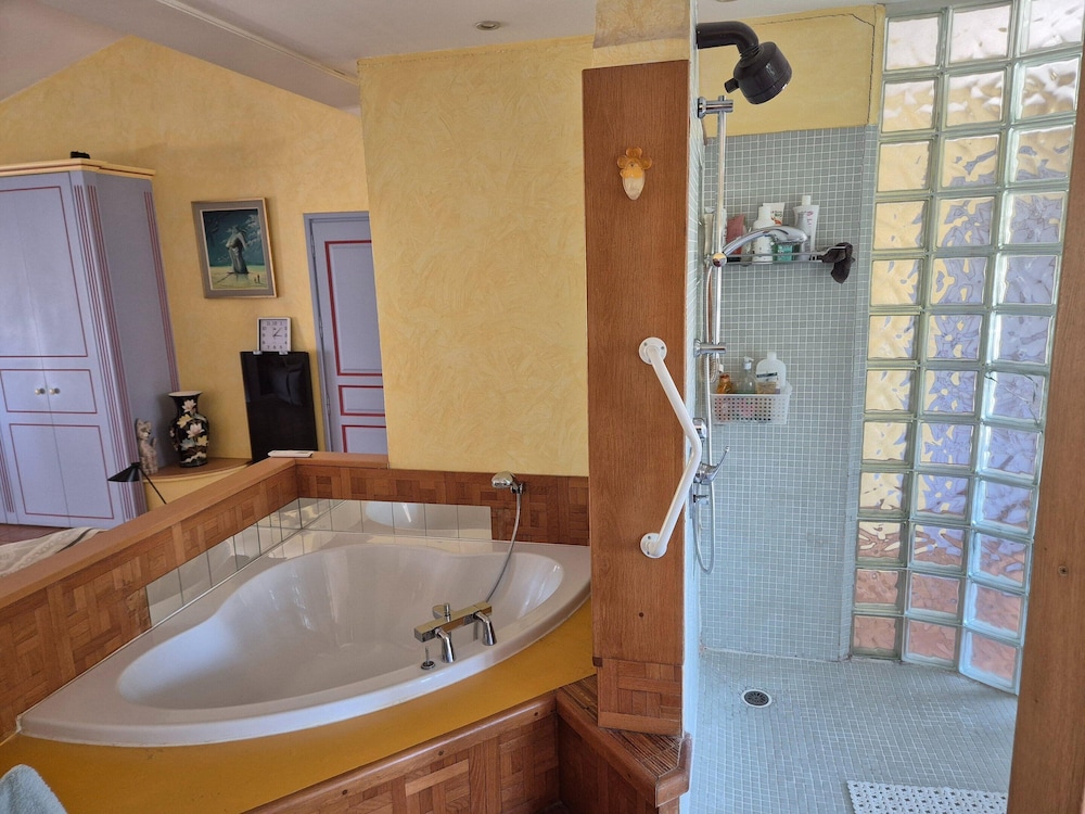 Charming Villa With Pool in Le Luc-en-provence