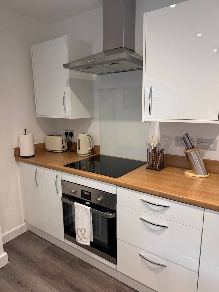Hull 1-bed Apt, Sleeps 4 With Wi-fi