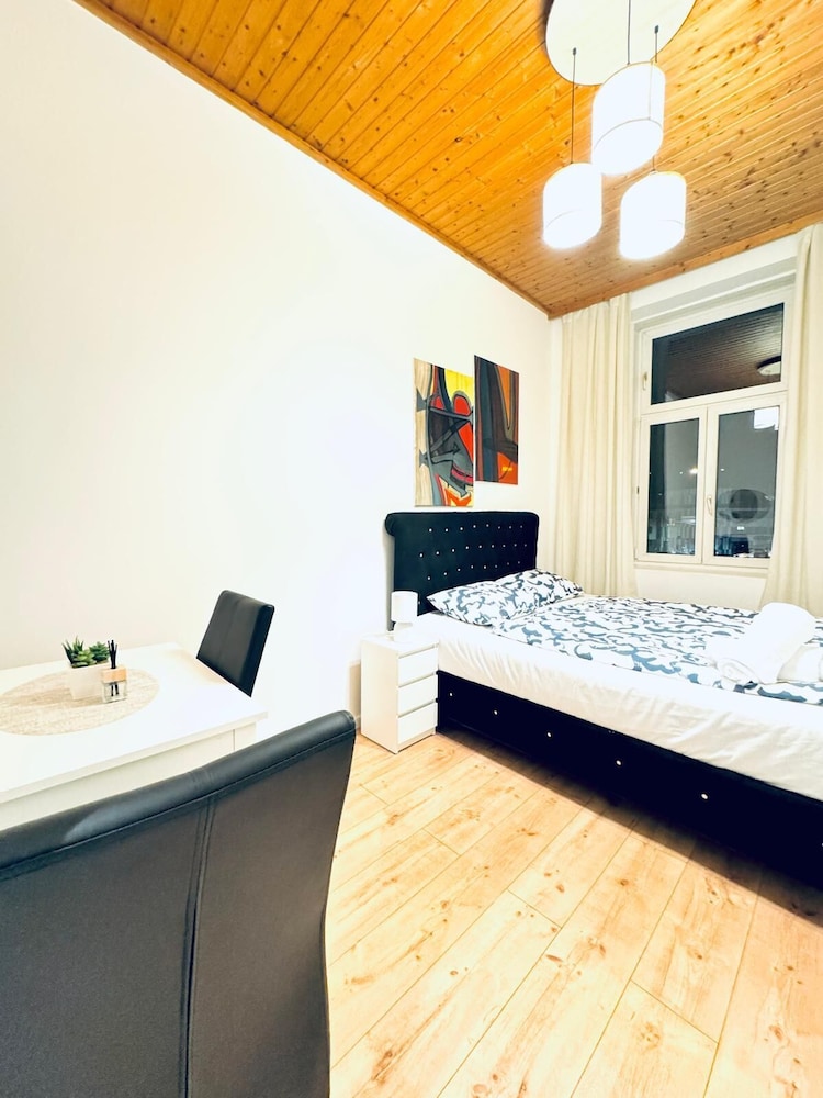 5BR Apartment Near Kaufpark Alterlaa