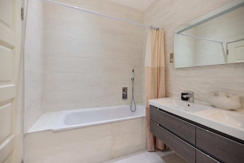 The Camden Park Place - Lovely 4bdr Flat With Garden