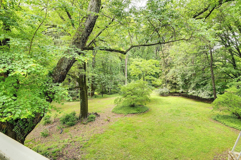 16 Mi to Baltimore: Spacious Home in Owings Mills!