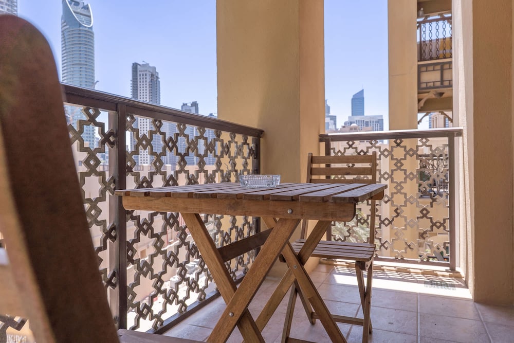 Magnificent 1 BR Apt Situated on a Prime Location