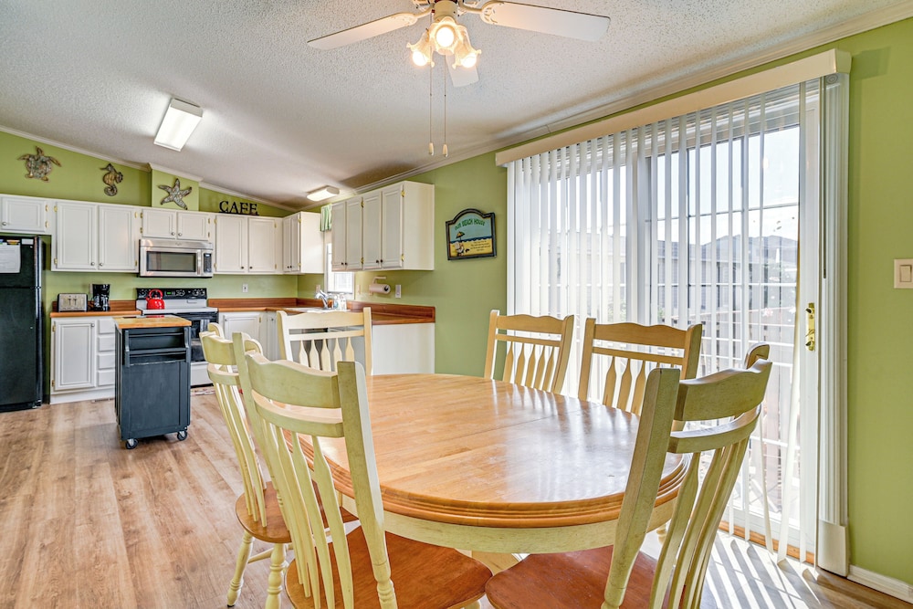 Walk to Surfside Beach: Home w/ Pool Access