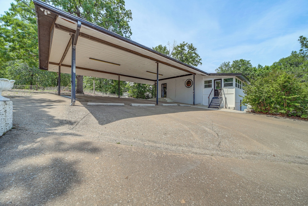 Waterfront Lake Eufaula Home: Dock & Beach Access!