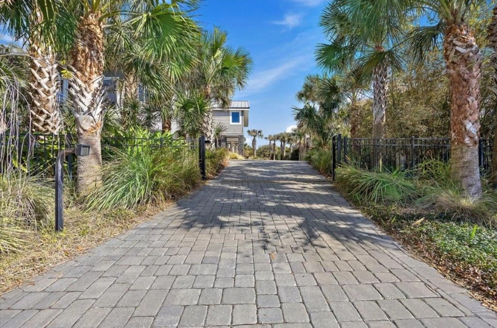 Ocean Commotion by Distinctive Beach Rentals