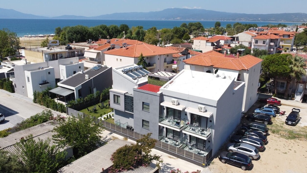 LUXSUITES