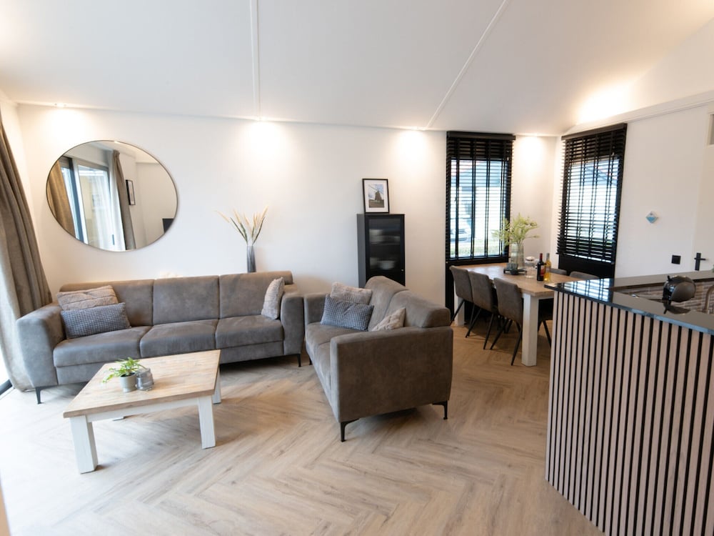 Deluxe Canal-side Stay view 3