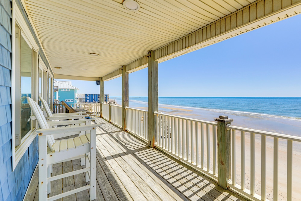 Hot Tub & Decks: North Topsail Beach Home