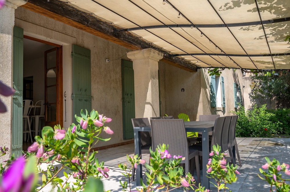 Mas Lou Pitchoun Exceptional Villa Between the Alpilles and Avignon