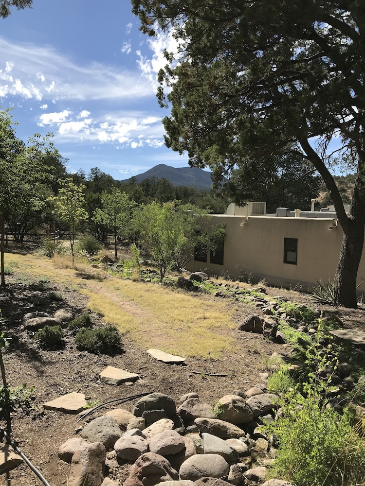 Bear Mountain Lodge