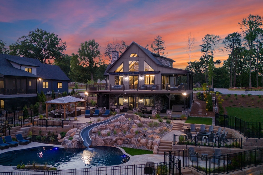 Gray Fox Lodge by Avantstay Waterslide Pool Theater Sleeps 23