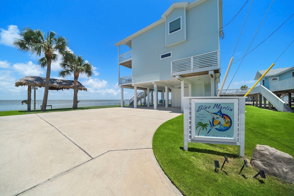 Blue Marlin Bayfront Retreat by Ryson Vacation Rentals