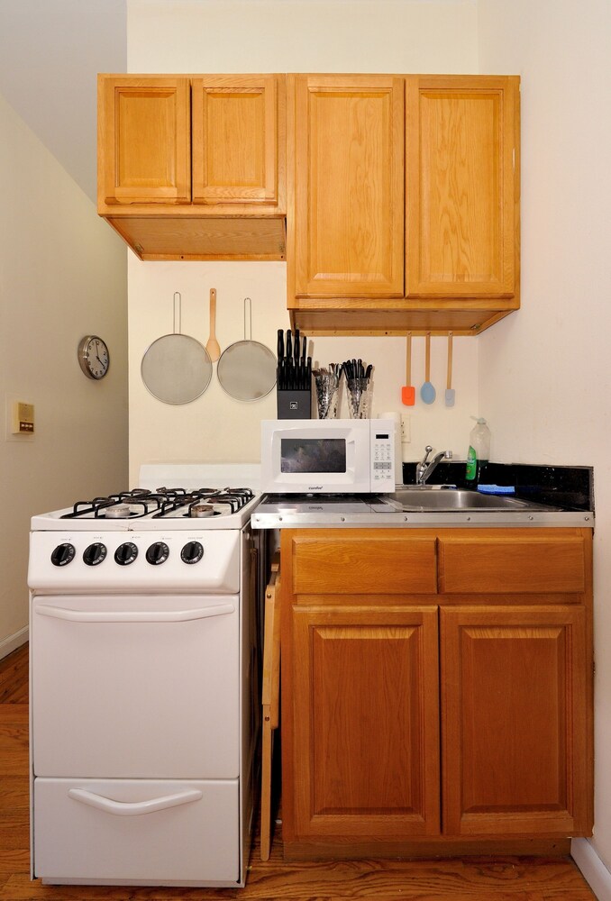 Spacious 2BR on the Upper East Side Steps From Central Park