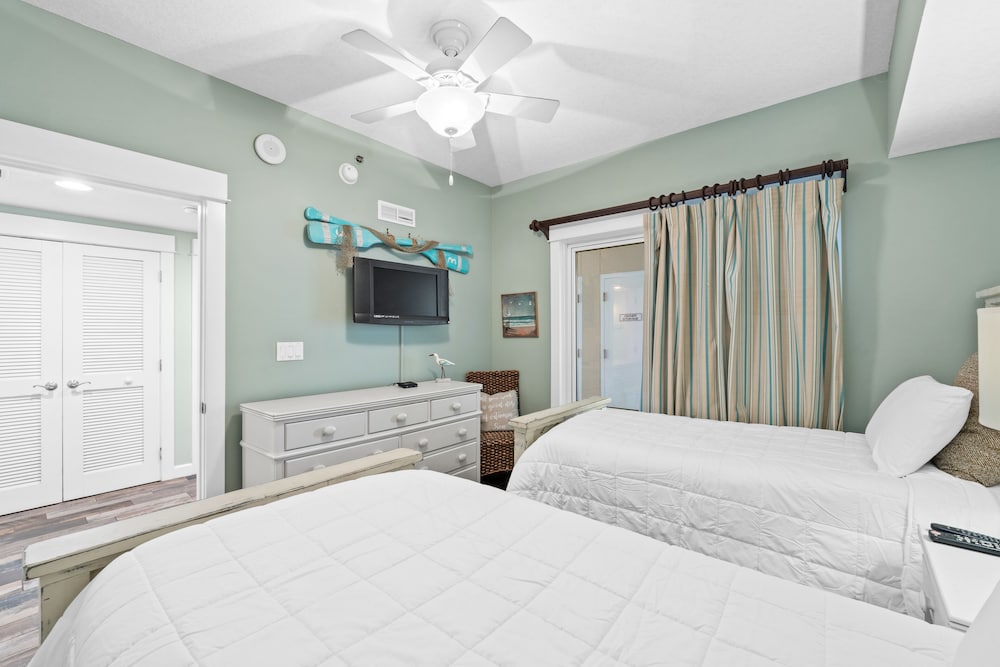 Grand Panama Beach Resort by Book That Condo