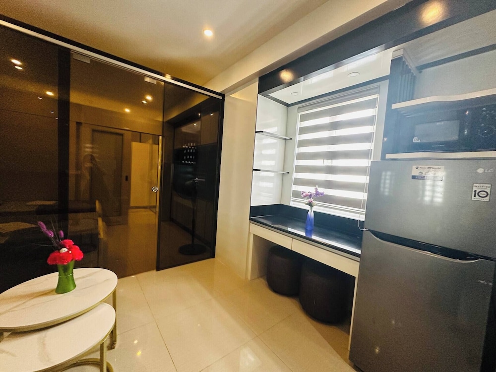 Quaint 2BR Connected Apartment in Pasay City - Perfect for Families Front of MOA