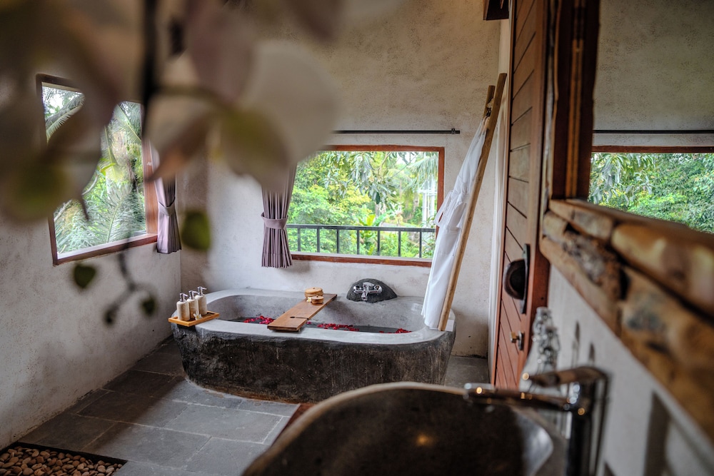 Hoshi Jungle Resort by Dhananjaya Hospitality