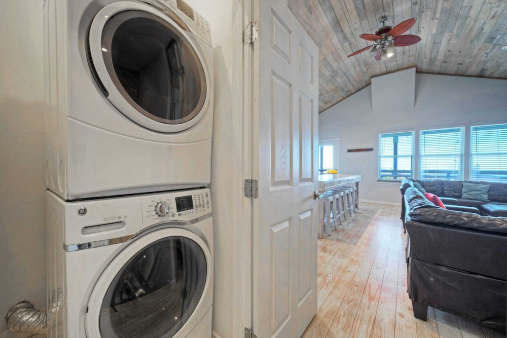 Sleeps 26 2 Homes w/ Waterfront Pool + Boat Dock Laguna Village Escape
