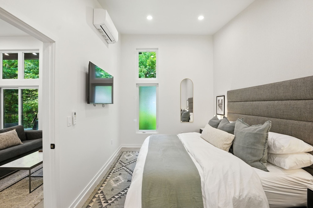 500 House - Unit B 2 Bedroom Townhouse
