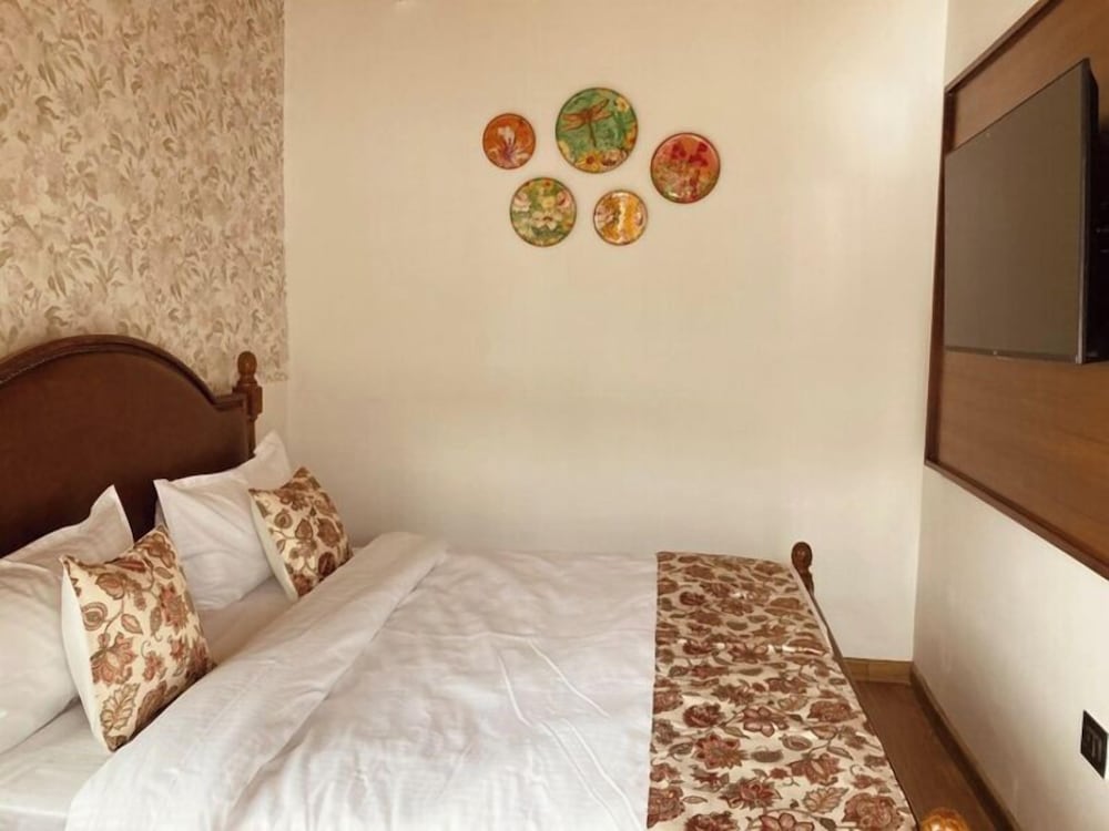 NAINA LODGE