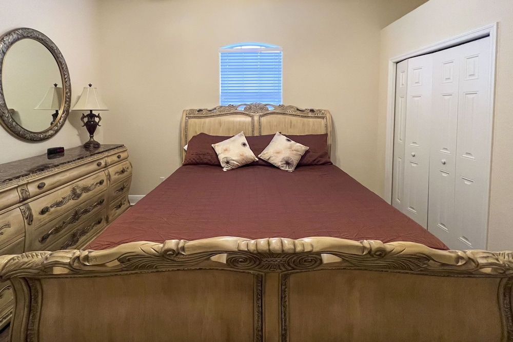 Naples Home w/ Private Heated Saltwater Pool/lanai