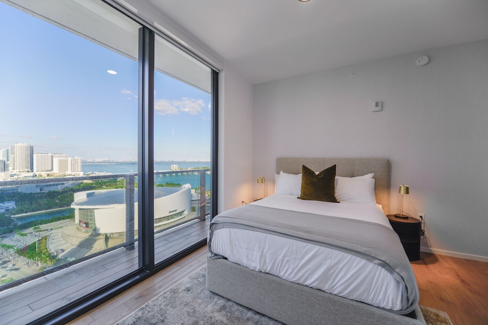 Luxury Condo  In The Epicenter of Miami