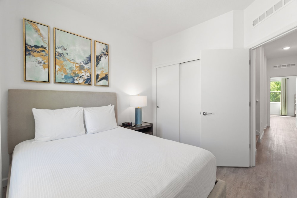 Harmony Haven Boutique Townhome At Azzure Resort Near Disney By Shine Villas 6 Bedroom Townhouse