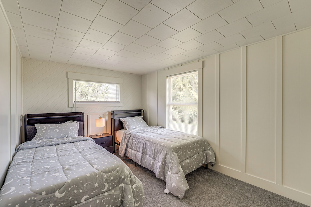 < 3 Mi to Double JJ Resort: Home w/ Large Yard!