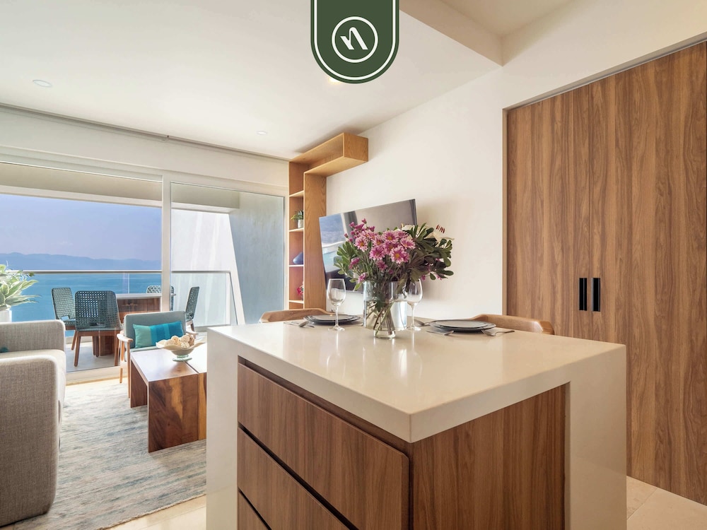 Amazing Apt With Ocean View - King Bed
