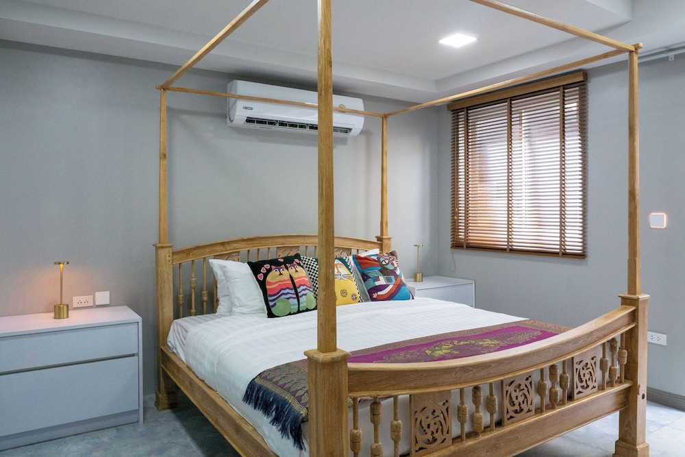 4BR Villa Ideal for Groups Families V262