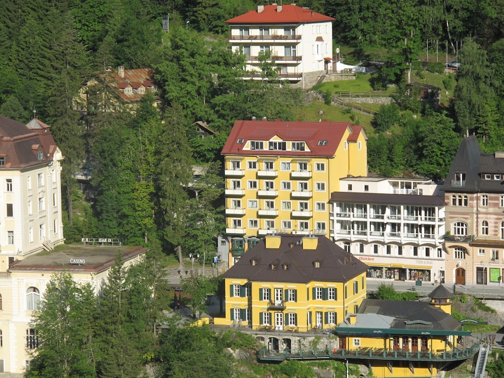 Mountain-view Apartment in Salzburg