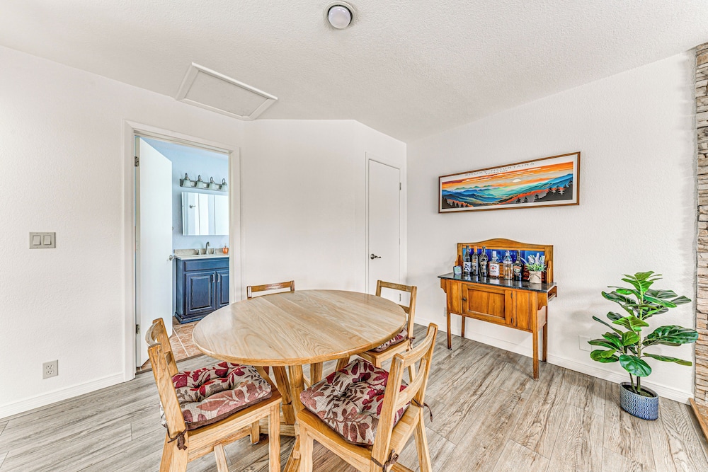 1 Mi to Alto Lake: Mtn-view Home w/ Large Yard!