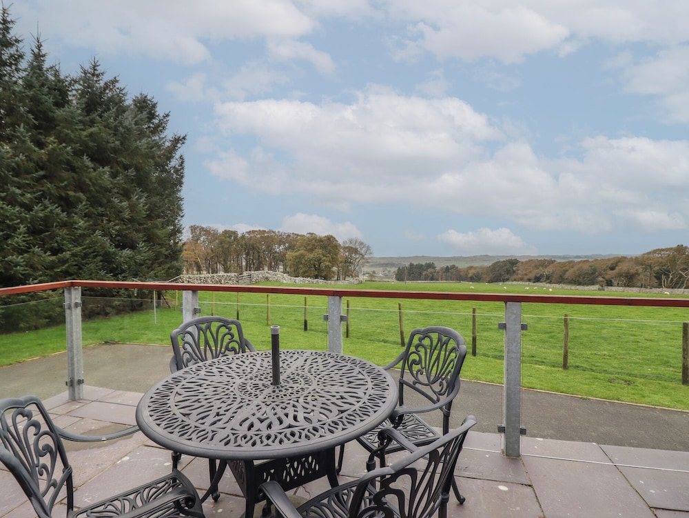 Ysgubor Newydd Parc Isaf