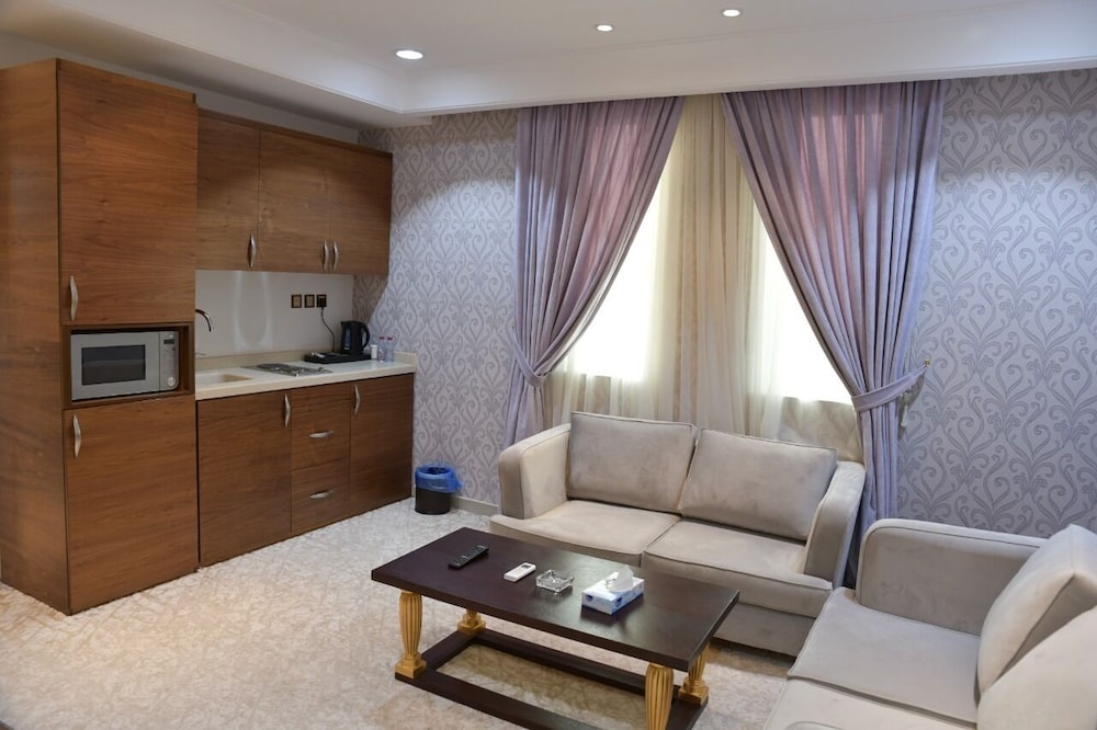 Crown City Hotel