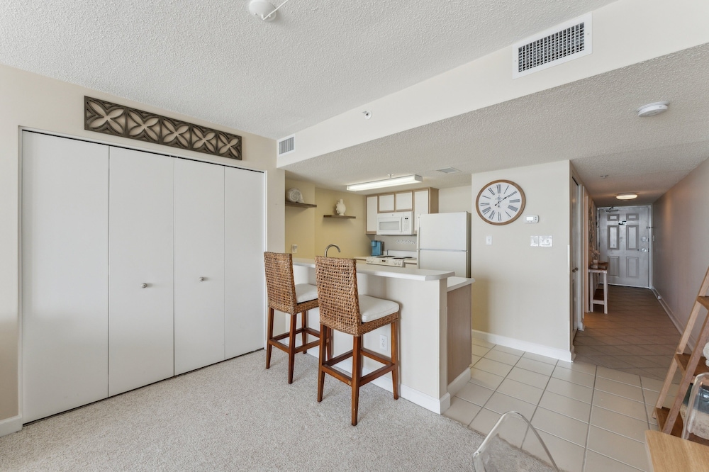 Stunning Ocean Views From The 10th Floor 1 Bedroom Condo