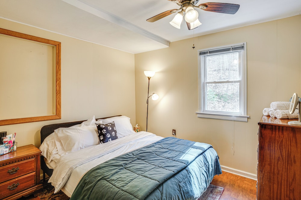 Near Hiking: Lakefront Getaway in Campbellsport!