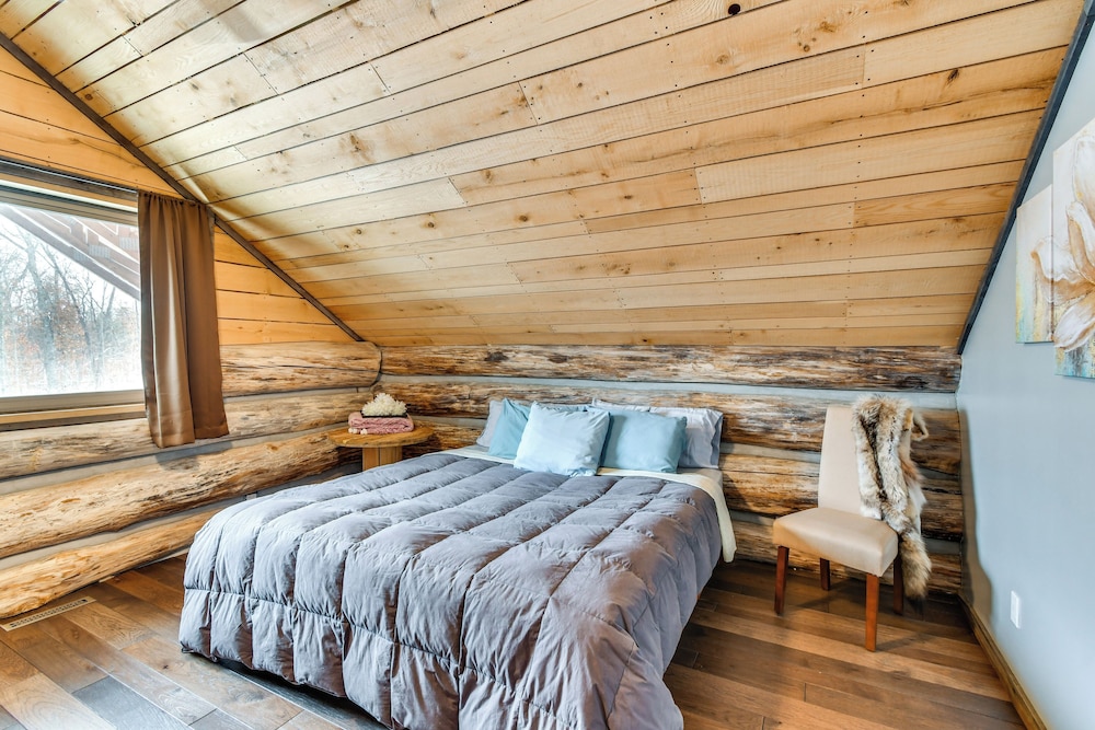 Perfect for Families: Custom-built Harrison Cabin!