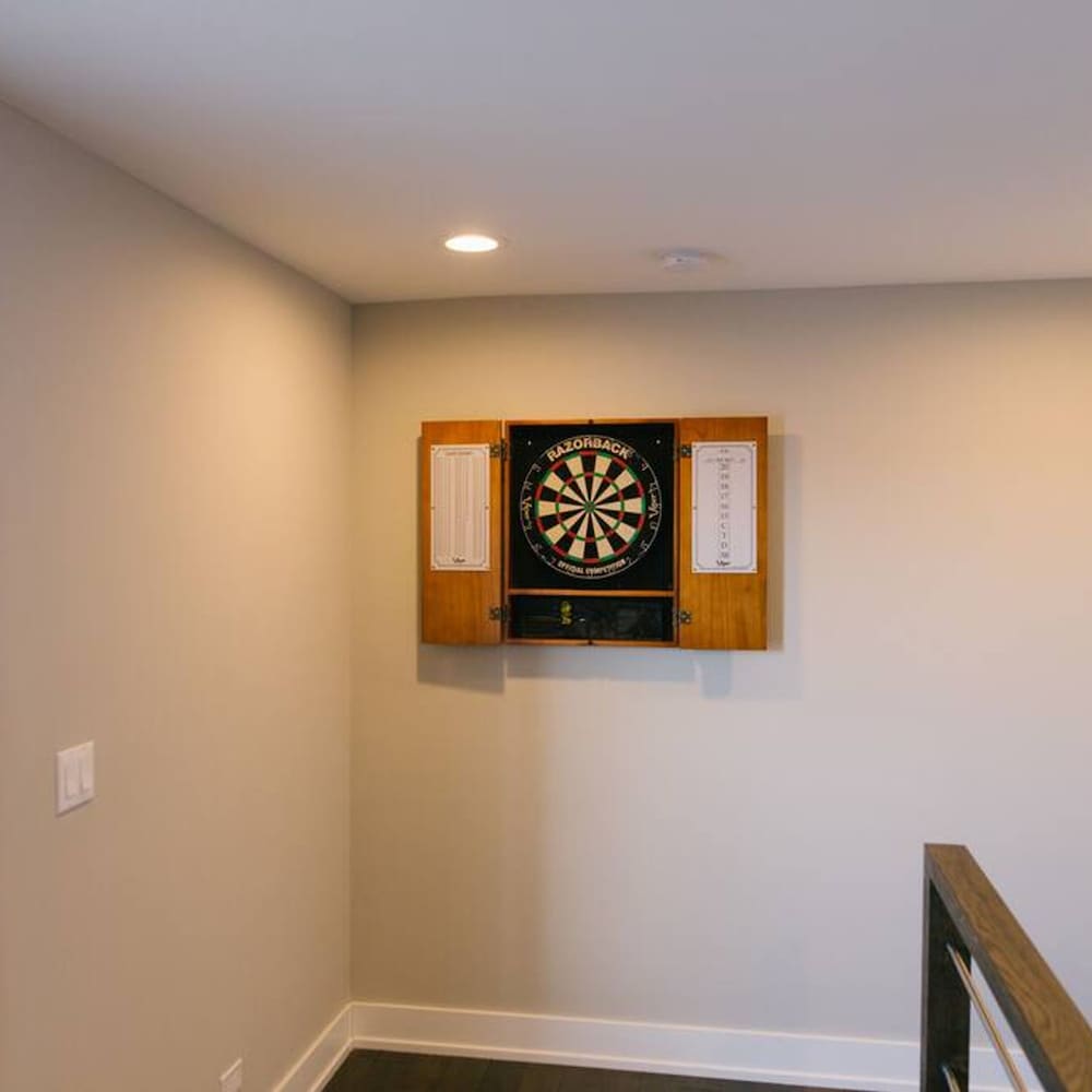 Magnificent NEW Home w 8 Beds Free Parking