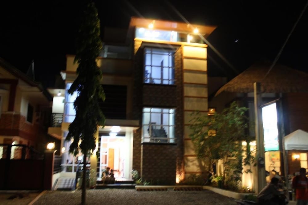 Citrine Tourist Travel Lodge