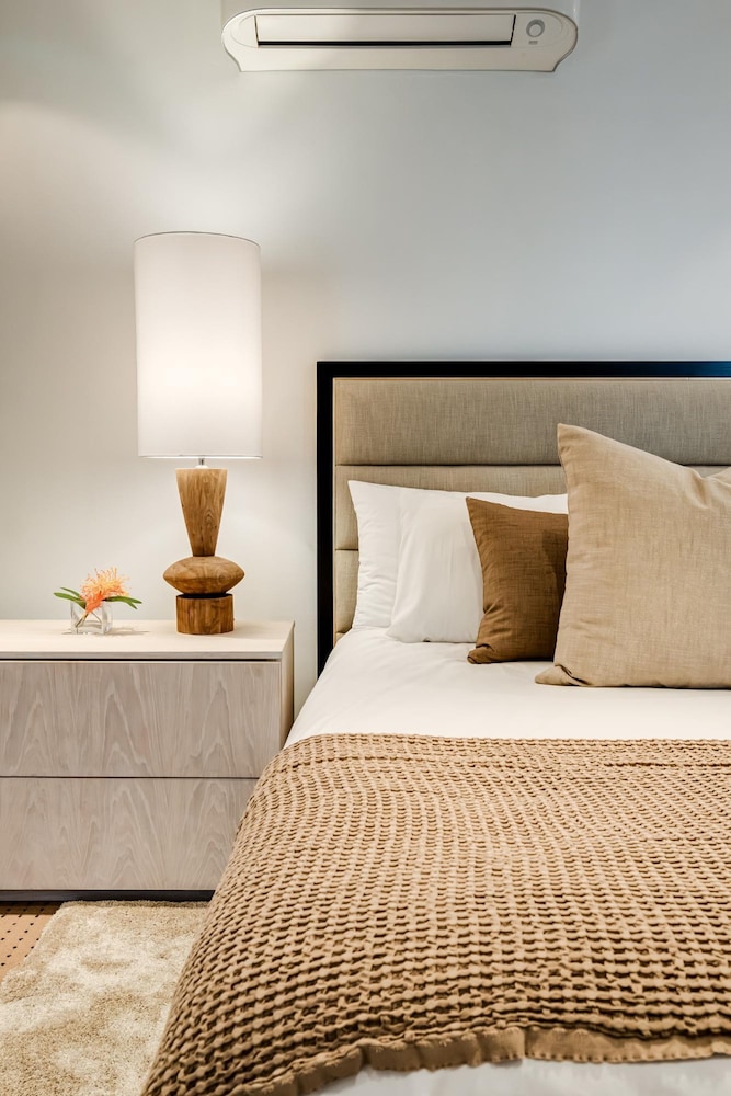 Top Urban Escape w Pool and Ocean View Villa Alexa